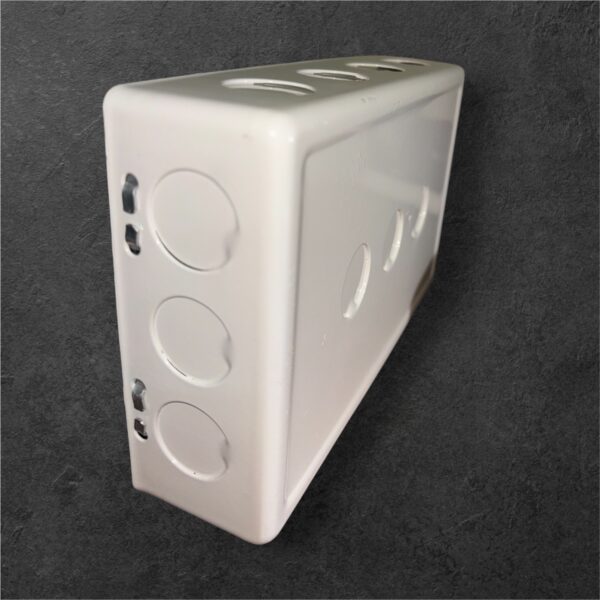 🧱 one piece metal box.